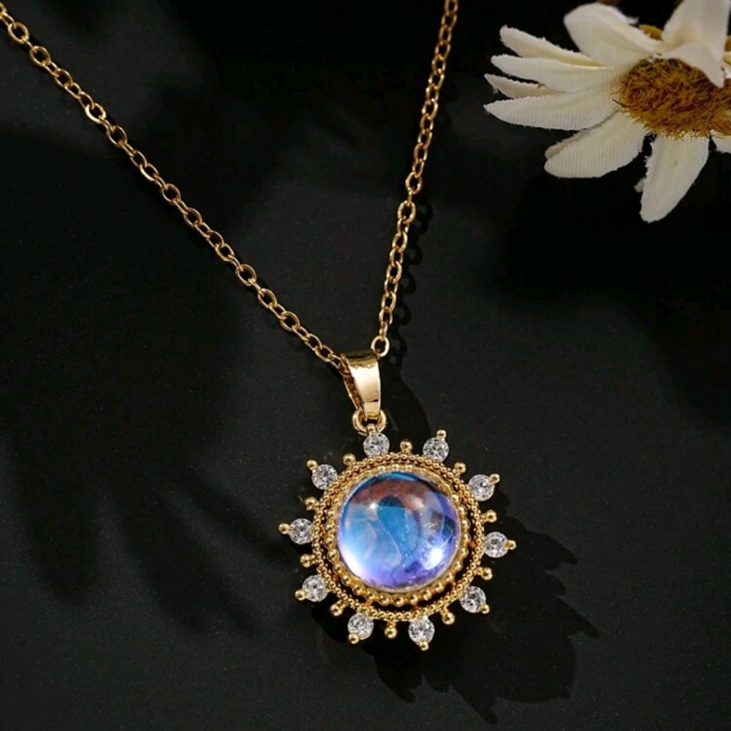 Brand New  Elegant Gold Solar Pendant Necklace